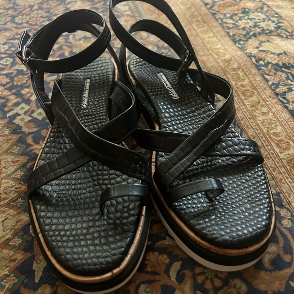 Like new Charles David Women’s Black strap sandal and  cork detail Size 9.5/10 - Picture 1 of 10